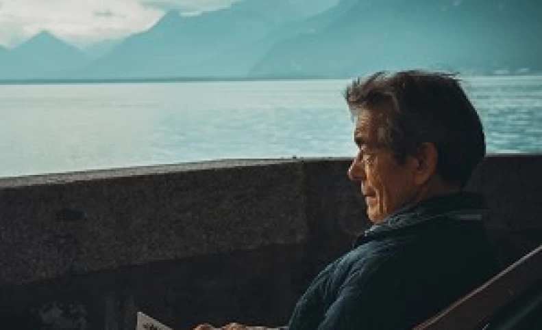 آنچه در پیری حسرتش را خواهی خورد