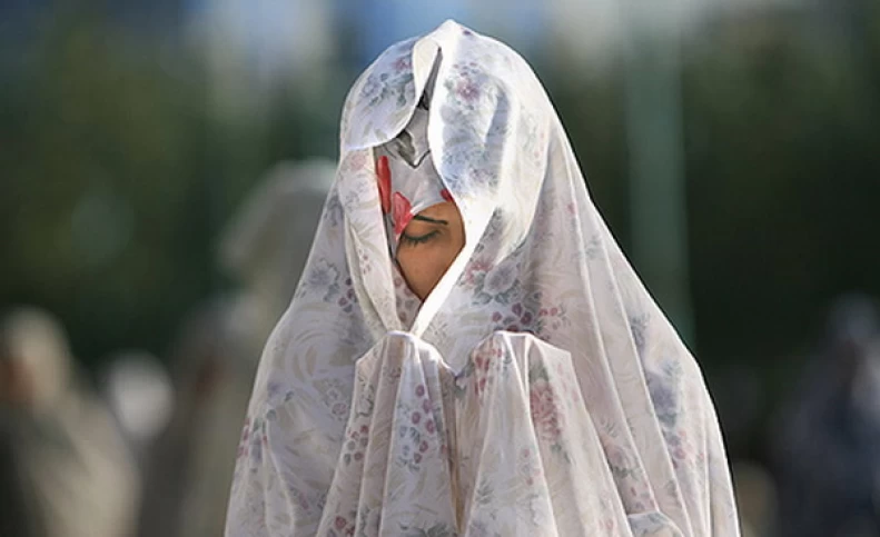 حکم جواب دادن به موبایل هنگام نماز خواندن