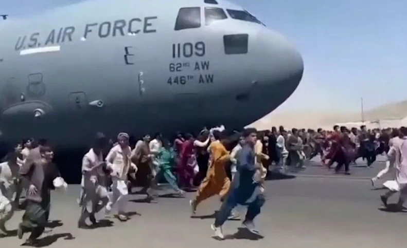 کشف بقایای جسد یک افغان در چرخ هواپیمای آمریکایی