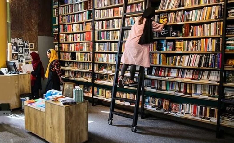 از «اصلاحات» تا «حفره»؛ پُرفروش‌های مرداد ماه