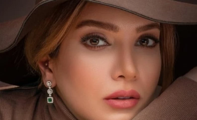 عکس متین ستوده وسط دریا بدون شال و روسری !