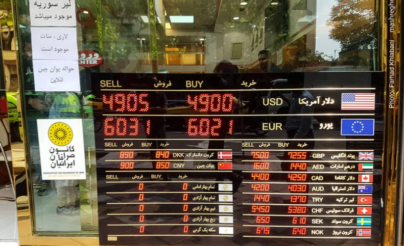 ریزش ناگهانی نرخ دلار؛ ارزپاشی یا مذاکره با آمریکا؟
