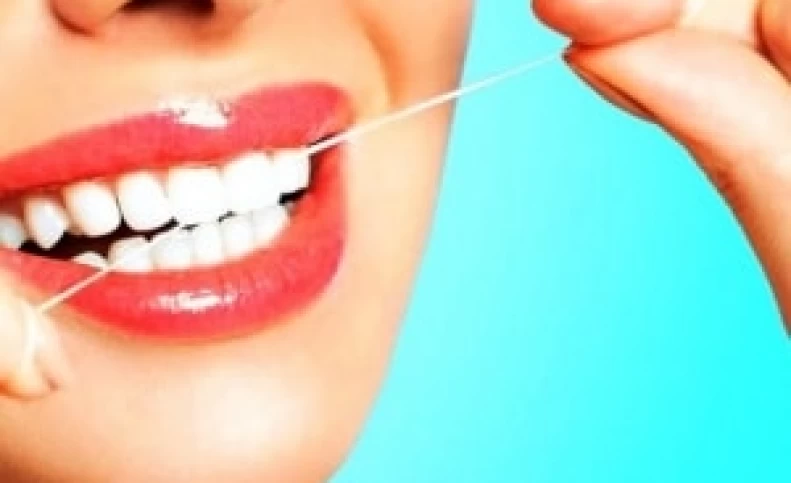 نخ دندان تاثیری در سلامت دندان ندارد !!
