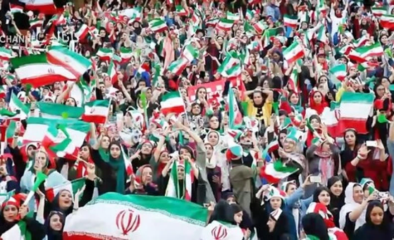 زنان هم دلشان می‌خواهد فوتبال را از نزدیک ببینند