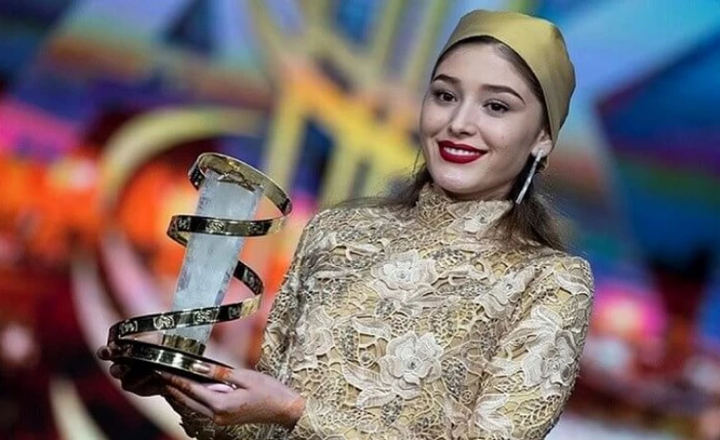 مردهای زندگی فرشته حسینی در یک قاب