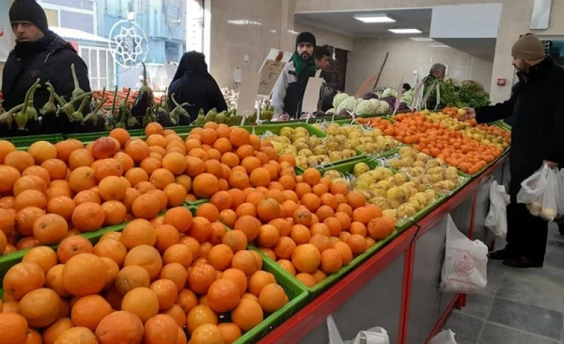 برنامه‌ریزی برای صادرات ۲ میلیون تن میوه/ با کمبود هندوانه مواجه هستیم/ انبه در صدر گرانترین میوه بازار