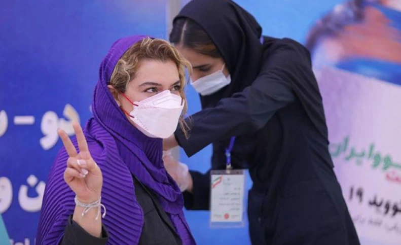 درآمد نجومی با فیلمبرداری از لحظه تزریق واکسن