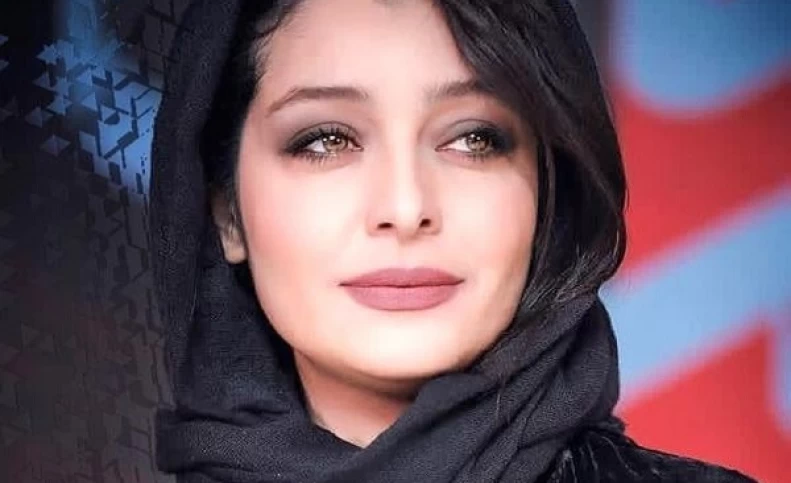 تیپ راحتی ساره بیات در خانه اش