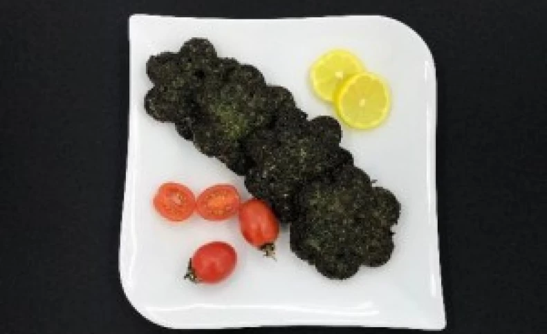 بیشتر خانم ها در پخت کوکو سبزی
