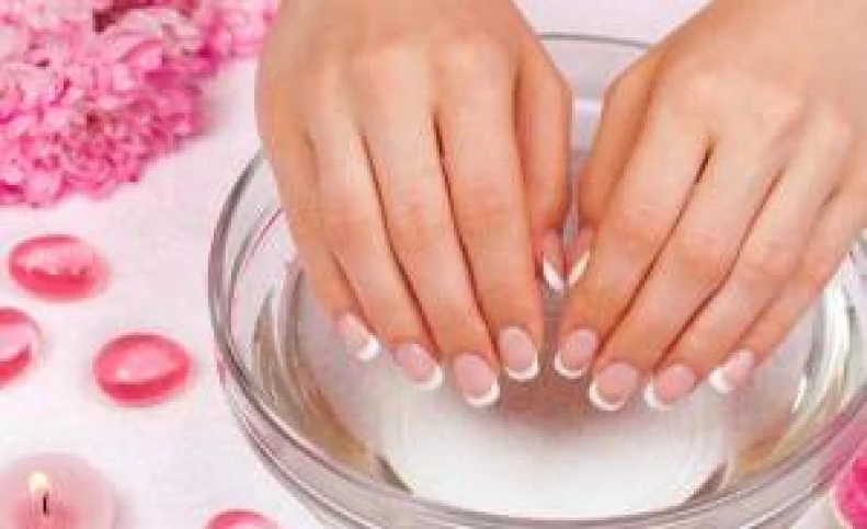 پاک کردن ژل مانیکور ناخن به سادگی هرچه تمام