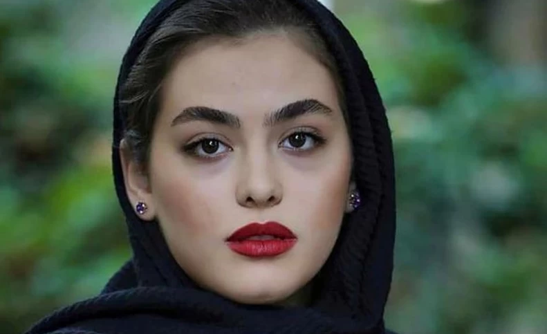 مزاحمت ریحانه پارسا برای گشت ارشاد +جزئیات