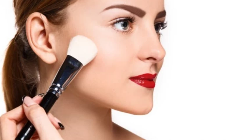 مثل آرایشگرهای حرفه ای لوازم آرایش بخرید
