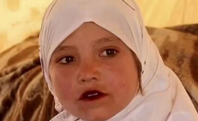 لحظه غم انگیز فروش دختر ۹ ساله افغان به مرد 55 ساله +عکس