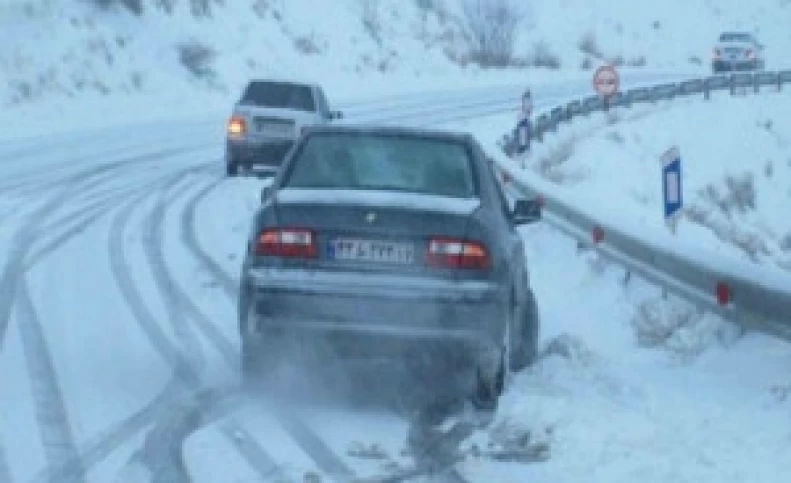 بارش برف و باران در محورهای منتهی به شمال کشور