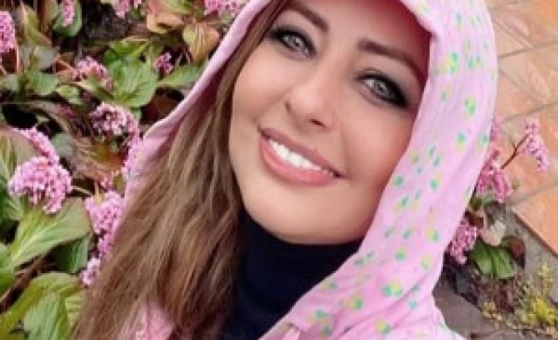 نفیسه روشن و پسرش مکس (MAX)