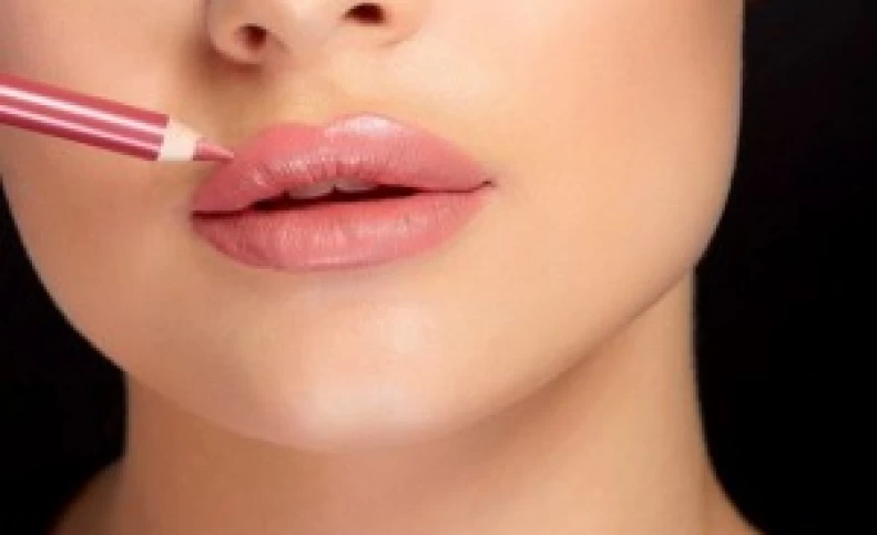 آموزش کانتور کردن لب کاملا ساده در سه سوت