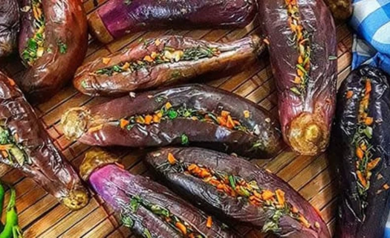 ترشی بادمجان شکم پر با روشی آسان و فوری