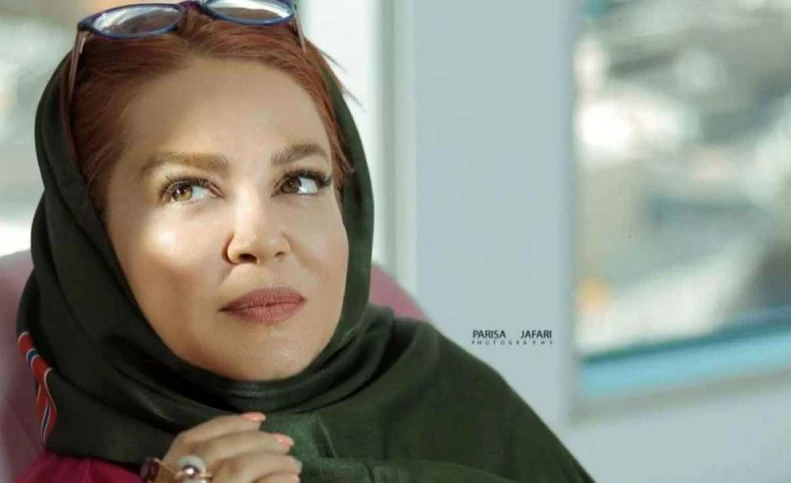 تمسخر لباس خز بهاره رهنما در جشن حافظ + عکس