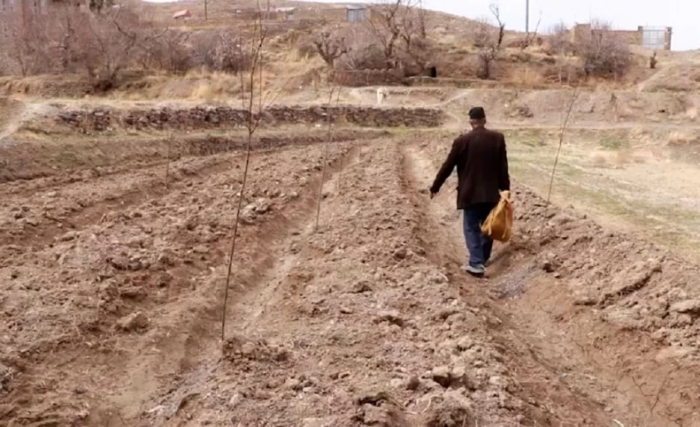 روستایی که ۱۸ سال زاد و ولد نداشته است
