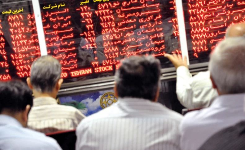 بورس باز هم هفته را با چراغ قرمز آغاز کرد