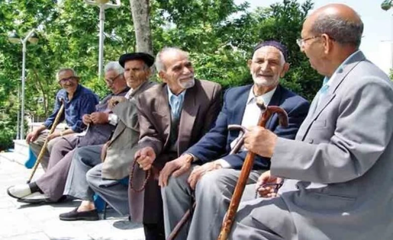 بازنشستگان چقدر عیدی می‌گیرند؟ / تازه‌ترین خبر درباره افزایش حقوق سال آینده بازنشستگان