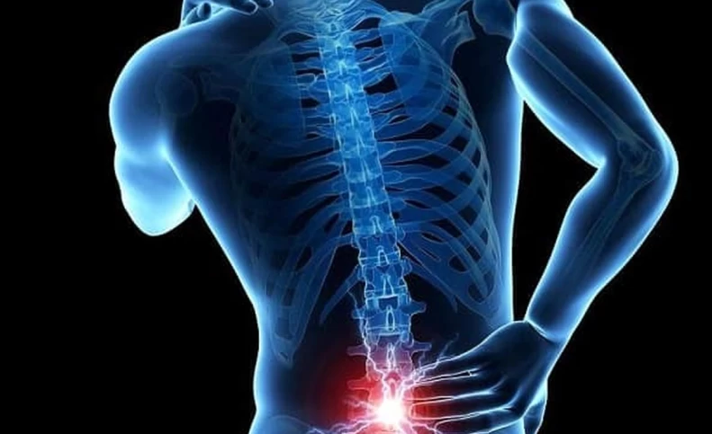 کم آبی چگونه بر ستون فقرات و کمر شما تأثیر می گذارد؟