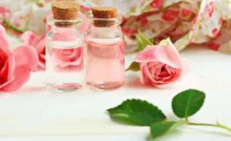 زنده شدن موها با گلاب + دستور