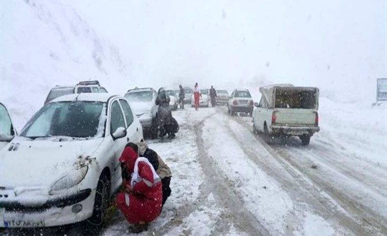 ترافیک سنگین در هراز/ بازگشایی جاده چالوس تا ساعاتی دیگر