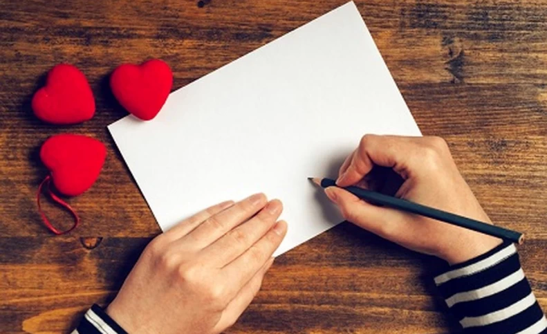 برای همسر خود نامه عاشقانه بنویسید و عشق بینتان را زیاد کنید