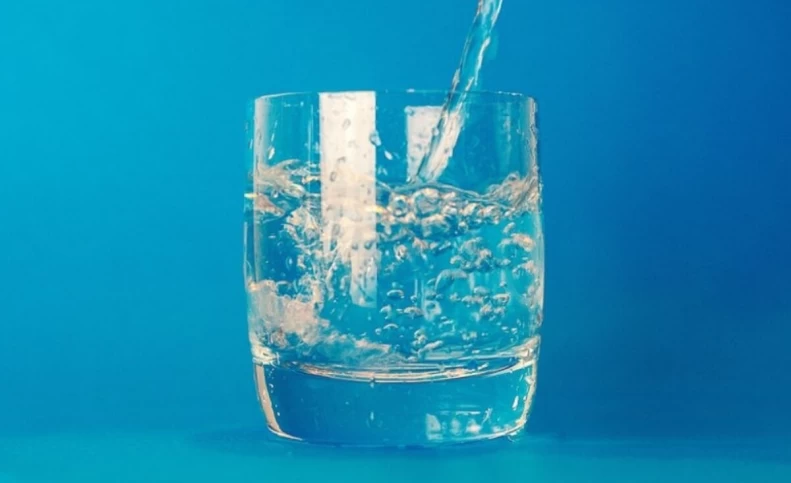 در تابستان به روزی چند لیوان آب نیاز دارید؟