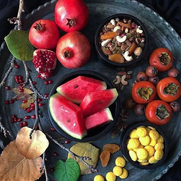 تزیین میز شب یلدا تزیین میز شب یلدا ساده و شیک جدیدترین تزیینات شب یلدا تزیین سفره یلدا با برگ پاییزی تزیین شب یلدا سنتی تزیین شب یلدا برای عروس تزیین سفره شب یلدا لاکچری عروس سفره شب یلدا امسال تزیین سفره شب یلدا روی زمین jcddk ldc af dgnh